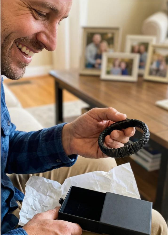 Men's leather and metal bracelet